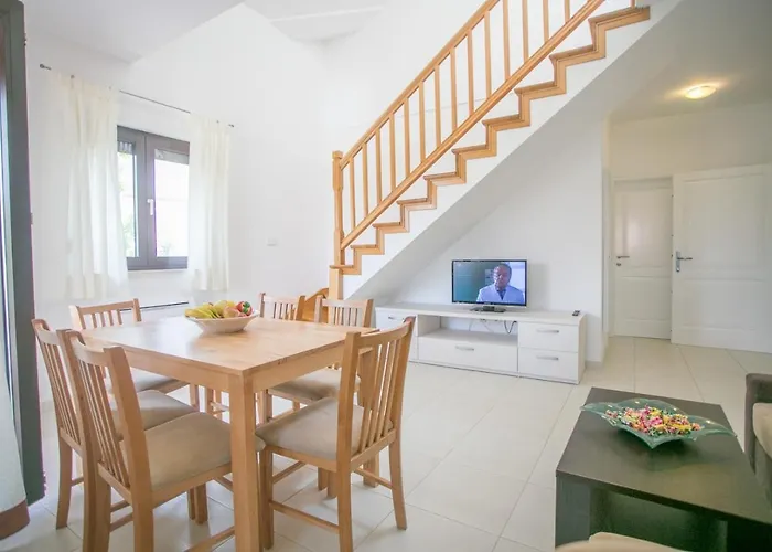 בית הארחה Sara פורץ